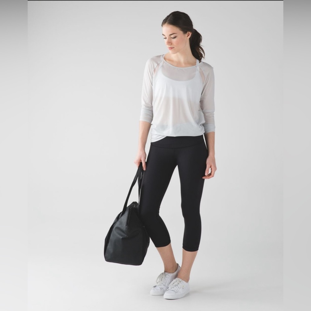Great condition. Lululemon wunder under luon capris black